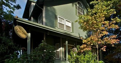 The Oval Door (Adults Only) Hotel Eugene Exterior photo
